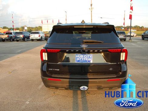 Used 2025 Ford Explorer Active RWD image 4