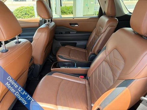 Used 2023 Nissan Pathfinder Platinum FWD image 16