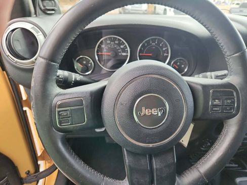 Used 2013 Jeep Wrangler Unlimited Sahara w/ Max Tow Pkg AWD/4WD image 16
