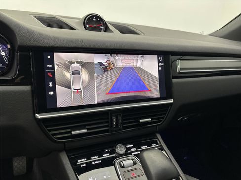 Used 2023 Porsche Cayenne image 30