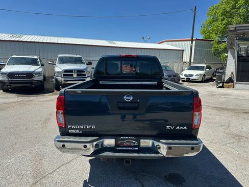 Used 2016 Nissan Frontier SV w/ SV Value Truck Package AWD/4WD image 6