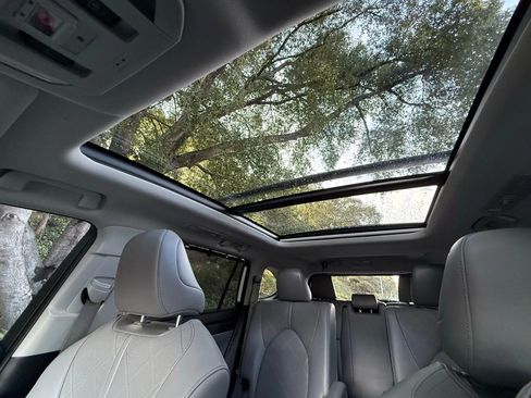 Used 2020 Toyota Highlander Platinum image 26