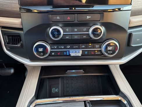 Used 2024 Ford Expedition Max Limited image 26