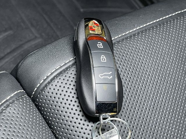 Certified 2023 Porsche Macan S AWD/4WD image 40