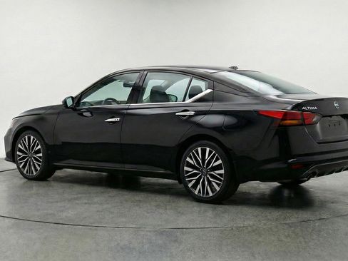 Used 2025 Nissan Altima 2.5 SV FWD image 6