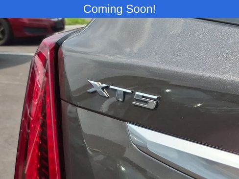 Used 2020 Cadillac XT5 Premium Luxury w/ LPO, Floor Liner Package FWD image 12