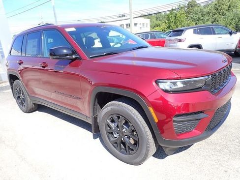 New 2025 Jeep Grand Cherokee Altitude image 9