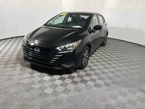 Used 2025 Nissan Versa SV FWD image 4