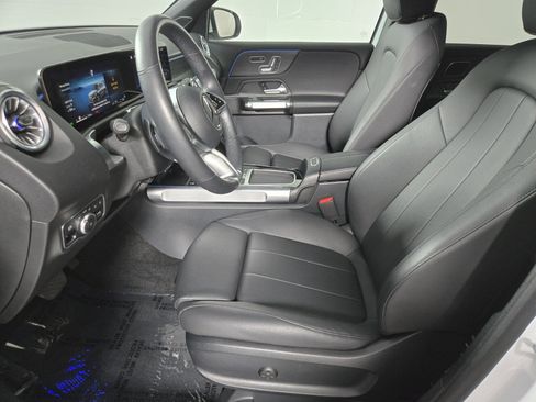 Used 2025 Mercedes-Benz GLB 250 image 11