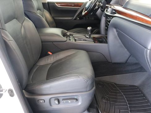 Used 2017 Lexus LX 570 4WD w/ Luxury Package image 47