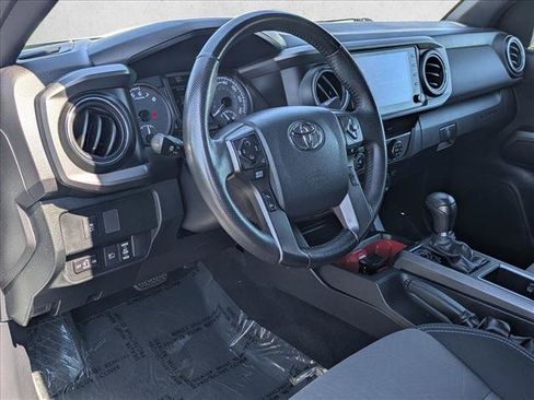 Used 2020 Toyota Tacoma TRD Off-Road w/ Technology Package AWD/4WD image 10