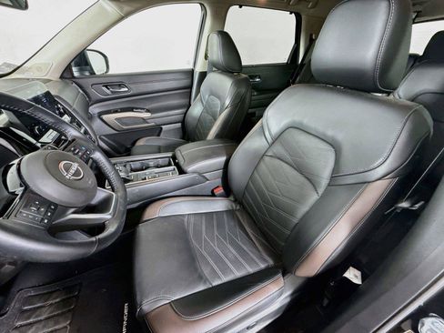 Used 2025 Nissan Pathfinder Platinum FWD image 8