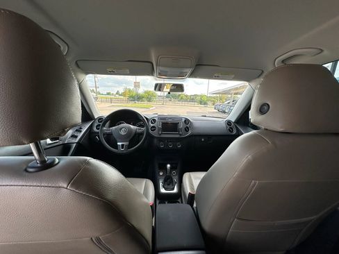 Used 2018 Volkswagen Tiguan Limited w/ Premium Package FWD image 13