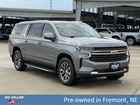 Certified 2021 Chevrolet Suburban LT w/ Luxury Package AWD/4WD image 2