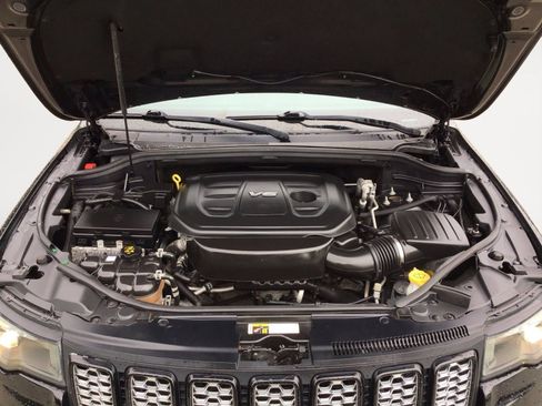 Used 2018 Jeep Grand Cherokee Altitude AWD/4WD image 29