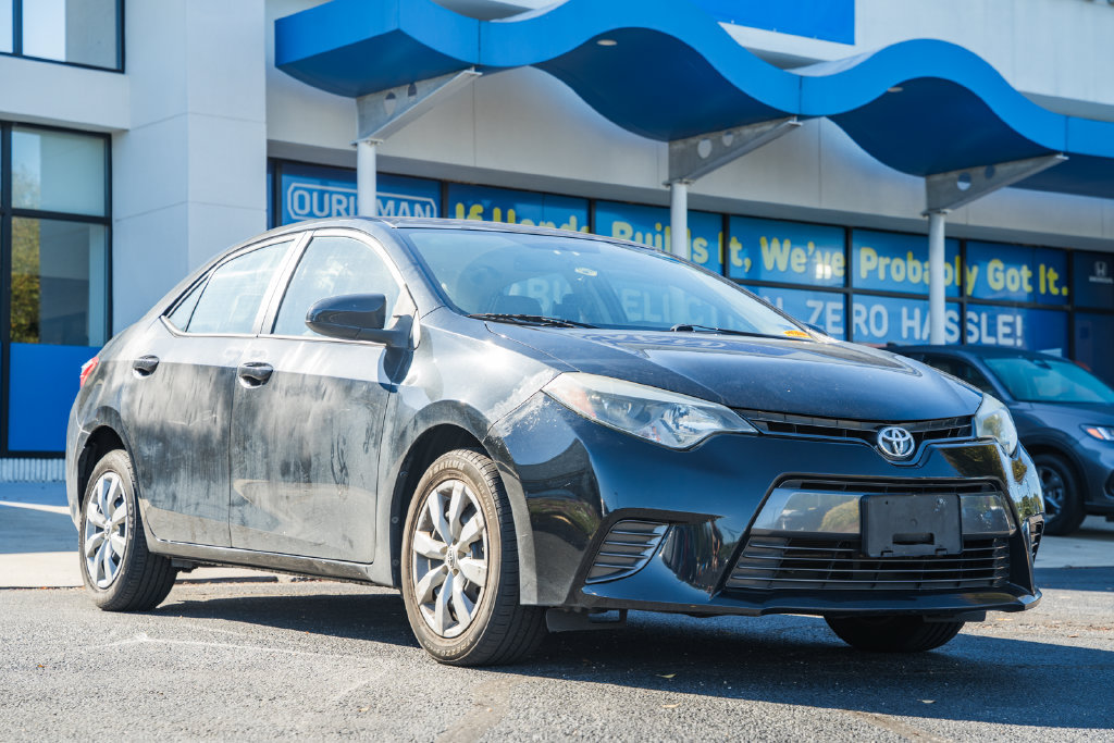 Used 2016 Toyota Corolla LE FWD image 1
