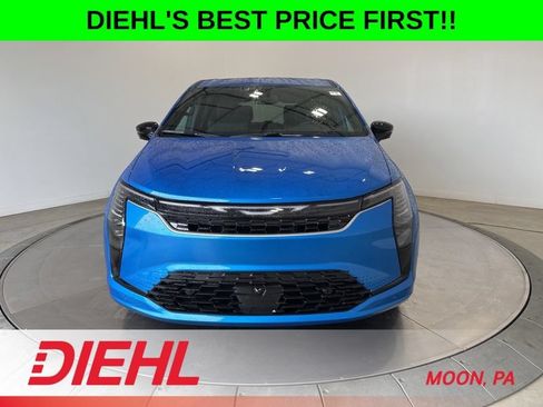 New 2027 Chrysler Pacifica Select AWD/4WD image 2