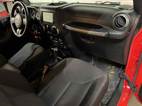 Used 2015 Jeep Wrangler Unlimited Sport w/ Quick Order Package 24S AWD/4WD image 23