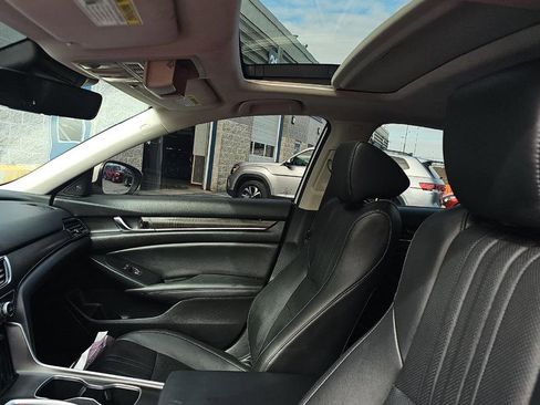 Used 2022 Honda Accord Touring image 11