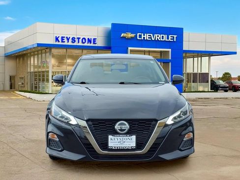 Used 2020 Nissan Altima 2.5 SR FWD image 2