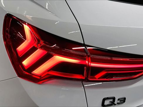 Certified 2025 Audi Q3 2.0T Premium w/ Convenience Package image 32