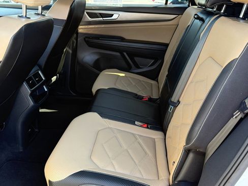 Used 2024 Volkswagen Atlas Cross Sport SE image 27