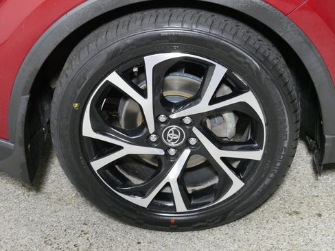 Used 2018 Toyota C-HR XLE FWD image 15