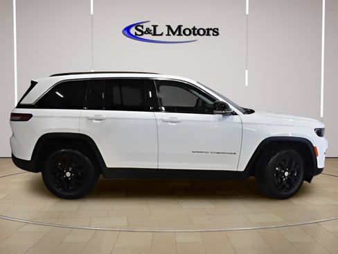 Used 2023 Jeep Grand Cherokee Limited AWD/4WD image 8