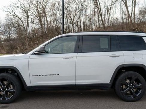 Used 2023 Jeep Grand Cherokee L Altitude image 9