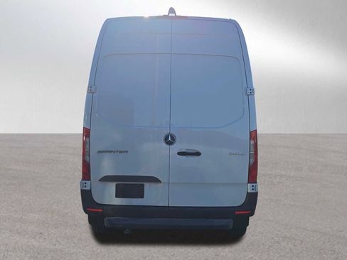 Used 2025 Mercedes-Benz Sprinter 2500 image 4