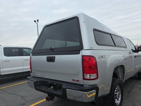 Used 2010 GMC Sierra 2500 SLE AWD/4WD image 2