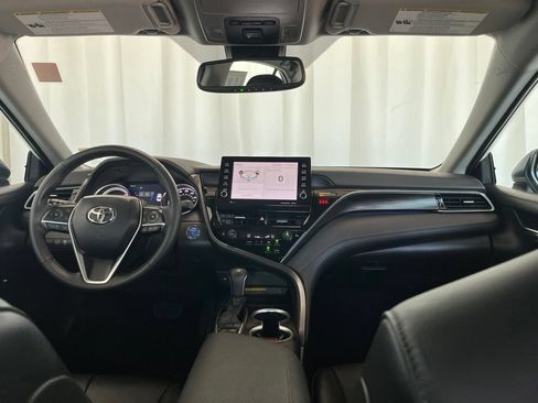 Used 2021 Toyota Camry XLE FWD image 9