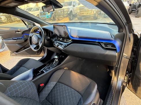 Used 2020 Toyota C-HR XLE image 14