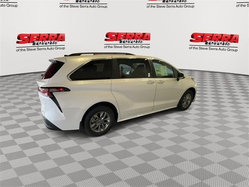 New 2025 Toyota Sienna XLE image 9