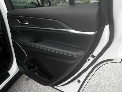 Used 2021 Jeep Grand Cherokee L Limited image 25