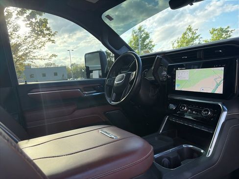 Used 2024 GMC Sierra 3500 Denali Ultimate AWD/4WD image 34