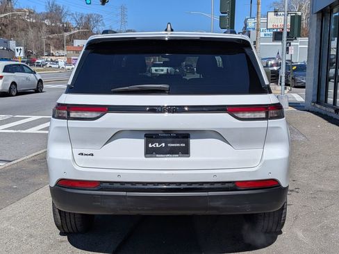 Used 2023 Jeep Grand Cherokee Altitude image 7