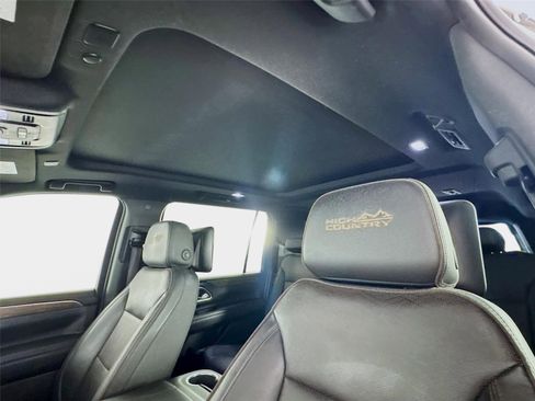 Used 2021 Chevrolet Suburban High Country w/ Premium Package AWD/4WD image 14