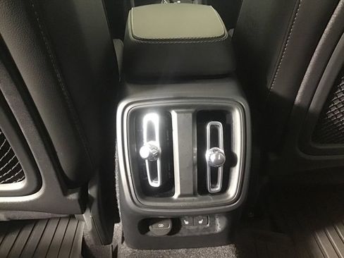Used 2026 Volvo XC40 B5 Plus w/ Protection Package Premier AWD/4WD image 25