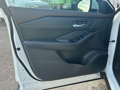 Used 2022 Nissan Rogue SV w/ SV Premium Package FWD image 36