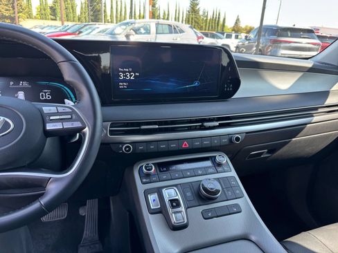 Used 2025 Hyundai Palisade SEL FWD image 17