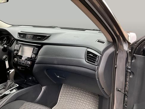 Used 2019 Nissan Rogue S FWD image 16
