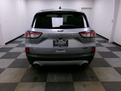 Used 2021 Ford Escape SE image 12