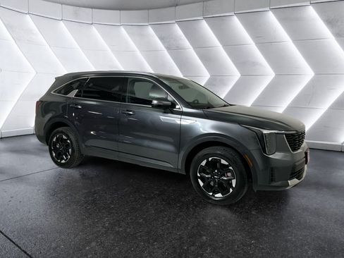 Used 2024 Kia Sorento S AWD/4WD image 1