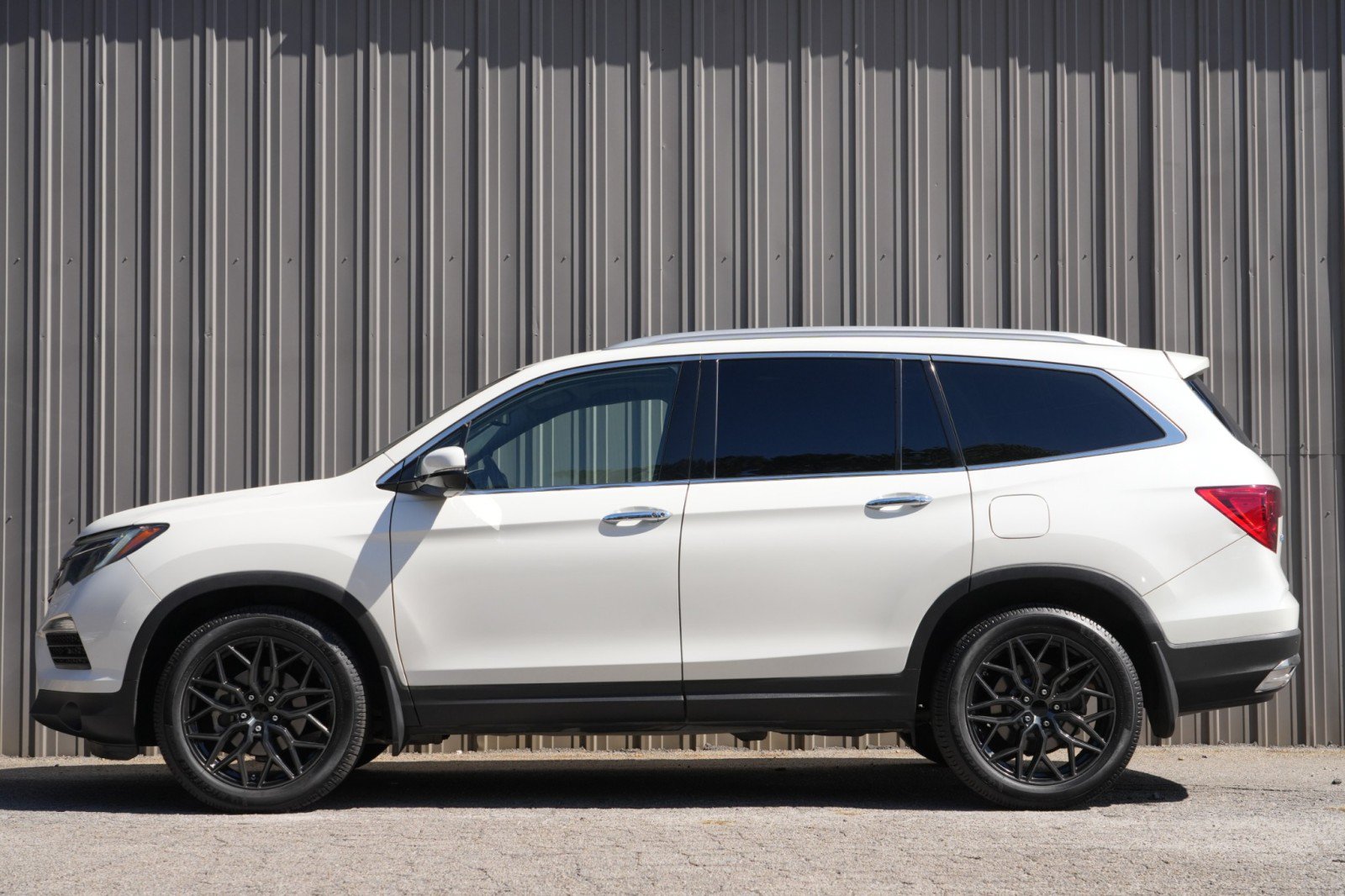 Used 2017 Honda Pilot Touring image 8