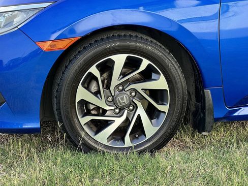 Used 2018 Honda Civic EX image 16