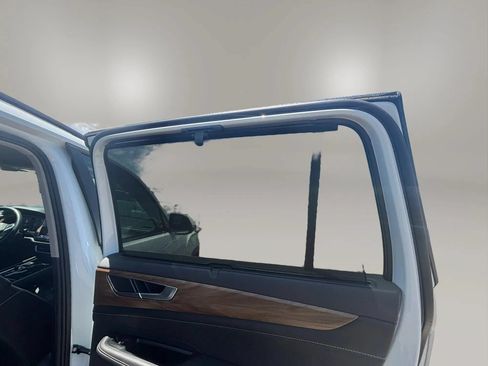 Used 2025 Volkswagen Atlas SE AWD/4WD image 22