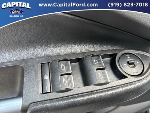 Used 2018 Ford Escape Titanium w/ Ford Safe & Smart Package FWD image 21