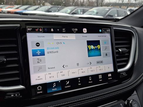 Used 2023 Chrysler Pacifica Limited w/ S Appearance Package image 28