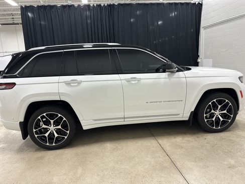Used 2023 Jeep Grand Cherokee Summit AWD/4WD image 11